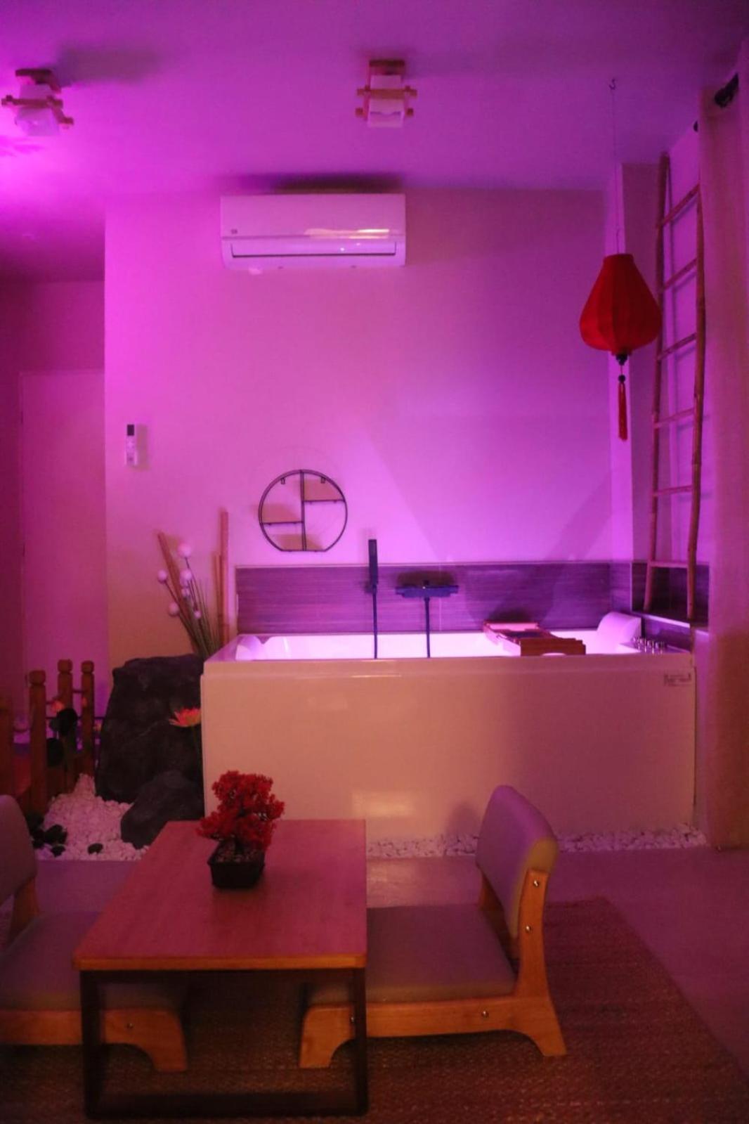 Loveroom Japon Avec Balneotherapie Тулон Экстерьер фото