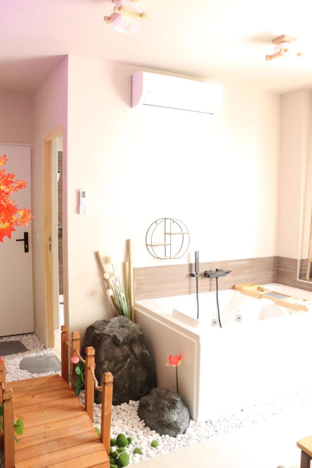 Loveroom Japon Avec Balneotherapie Тулон Экстерьер фото