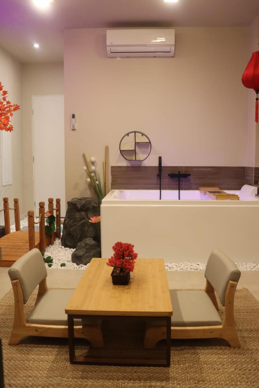 Loveroom Japon Avec Balneotherapie Тулон Экстерьер фото